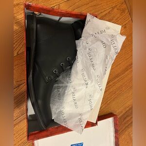 Men’s short black boot